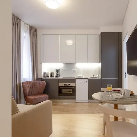 Serviced - Santos * 리스본