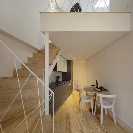 Serviced - Santos 리스본