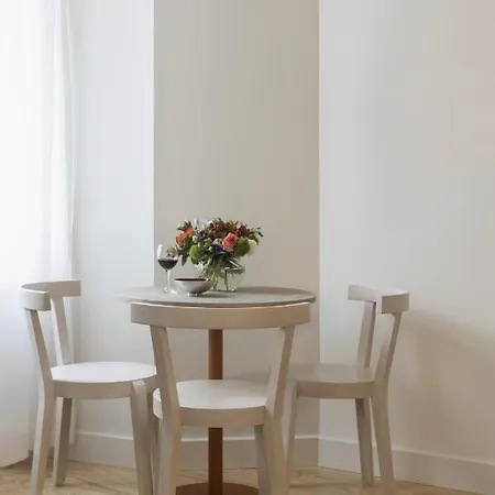 Serviced - Santos 리스본